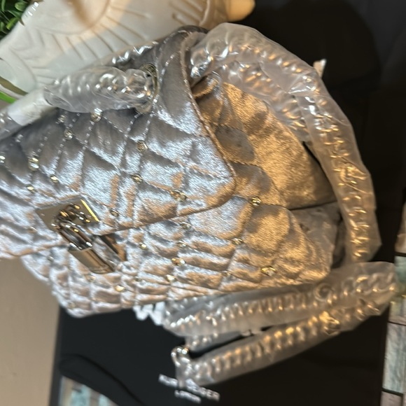 Kurt Geiger London Mini Brixton Lock Bag
Kurt Geiger London - Picture 6 of 15